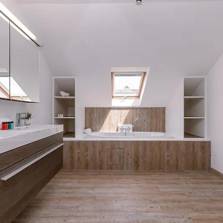 Fantastic Family With Beautiful Garden Apartment