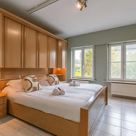 Fantastic Family With Beautiful Garden Apartment Ostend