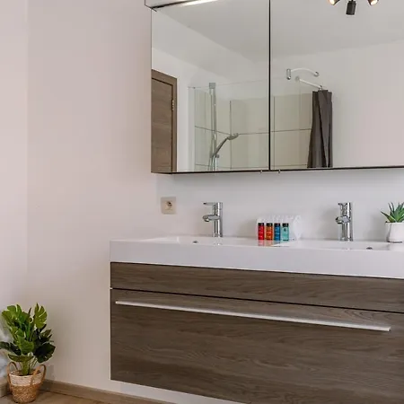Fantastic Family With Beautiful Garden Apartment
