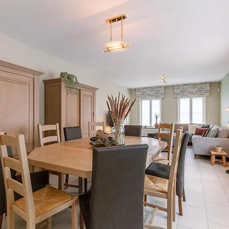 Fantastic Family With Beautiful Garden Apartment *