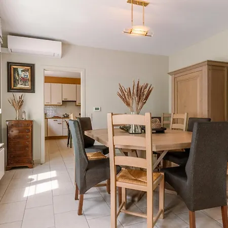 Fantastic Family With Beautiful Garden Apartment *